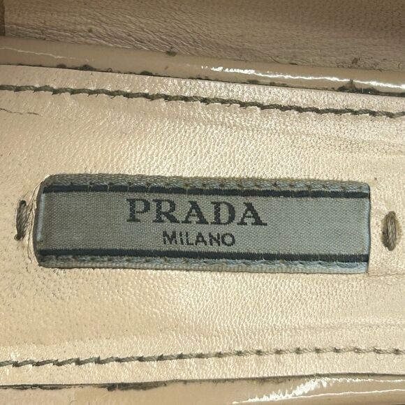 Prada Beige Black Leather Ballet Flats Slip On Size 39.5 Bow Accent Cap Toe - Picture 8 of 13